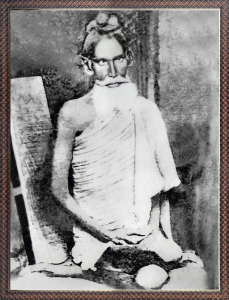 PIPILIKA® Home Decor | UV Laminated | ORIGINAL RARE PHOTO of LOKNATH BABA With Framing | 13.5 inch X 17.5 inch | With 1 Inch Framing | Wall Decor Painting | Art:-198168