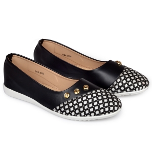 Trendy Beautiful Ballerinas 004.020 Bellies For Women  (Black, White)(UK/India 4)